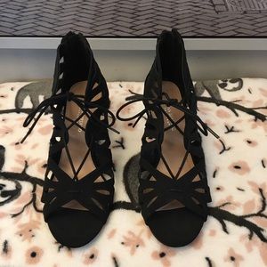 High heel, open tie up